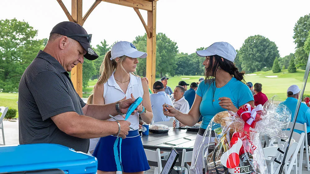 People at a Golf Tournament organized by an HLK member to raise money to fight colorectal cancer.